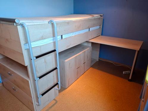 Hoogslaper. Houtkleur. 90 cm op 200 cm. Hoogte 124 cm., Huis en Inrichting, Slaapkamer | Bedden, Gebruikt, 90 cm, 200 cm, Ophalen