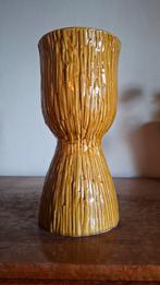 Retro vaas Boch Frères Keralux , oker, Huis en Inrichting, Woonaccessoires | Vazen, Ophalen, Gebruikt, Geel, Aardewerk of Porselein