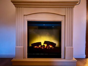 elektrische haard met realistisch vlameffect beschikbaar voor biedingen