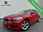 BMW 1-serie 116i Sport Lage km stand Trekhaak Navigatie, Auto's, BMW, Gebruikt, 3 cilinders, Onderhoudsboekje, 1275 kg