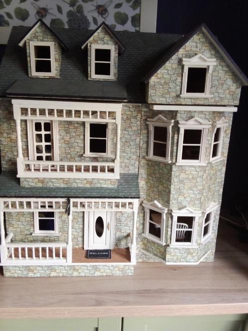 Poppenhuis met veel nieuwe accessoires, Verzamelen, Poppenhuizen en Toebehoren, Zo goed als nieuw, Poppenhuis, Ophalen
