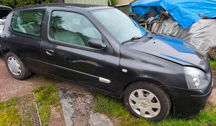 Renault Clio 2 speciale serie INITIALE 115 pk, Auto's, Renault, Particulier, Clio, Dakrails, Lederen bekleding, Grijs, Alcantara