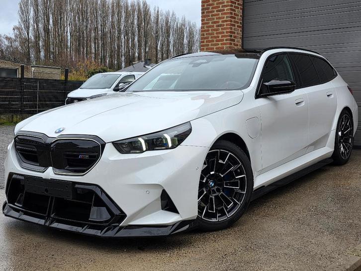 BMW M5 Touring - V8 - 2.000 KM - ALS NIEUW - AKRAPOVIC, Auto's, BMW, Bedrijf, Te koop, 5 Reeks, 360° camera, 4x4, ABS, Achteruitrijcamera