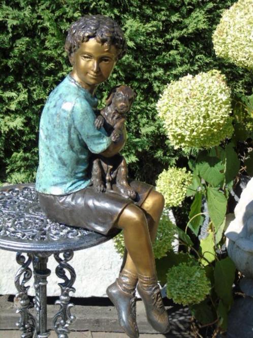 bronzen beeld van een zittende jongen + zijn hond, Tuin en Terras, Tuinbeelden, Nieuw, Overige typen, Overige materialen, Ophalen