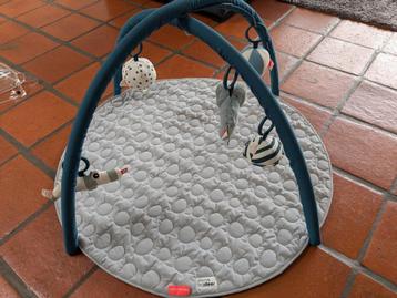 Speelmat Done By Deer beschikbaar voor biedingen