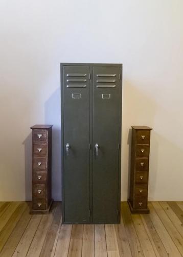 Vintage metalen locker kast met 2 deuren - Loft  industrieel beschikbaar voor biedingen