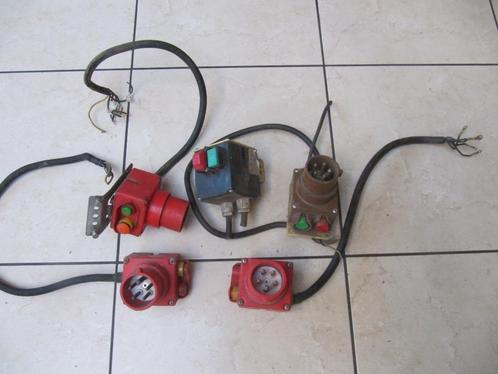 ELEKTRISCHE DRUKKNOPSCHAKELAARS met STOPCONTACT, Doe-het-zelf en Bouw, Gereedschap | Machine-onderdelen en Toebehoren, Gebruikt