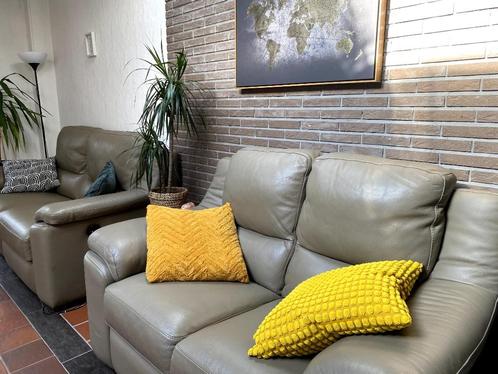 Twee Lederen Zitbanken, Huis en Inrichting, Zetels | Zetels, Zo goed als nieuw, Rechte bank, Overige maten, 150 tot 200 cm, 75 tot 100 cm