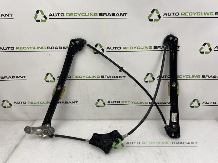 Mécanique vitre 2portes avant droite d'un Volkswagen Golf, Autos : Pièces & Accessoires, Vitres & Accessoires, Utilisé, 3 mois de garantie