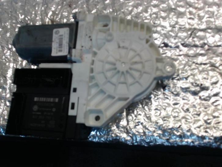 Moteur lève vitre avant droit VW Passat 5 BK 2005-2010, Auto-onderdelen, Ruiten en Toebehoren, Gebruikt, Ophalen