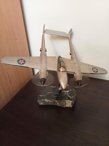 Maquette avion 1943 /  Bell . R 38 disponible aux enchères