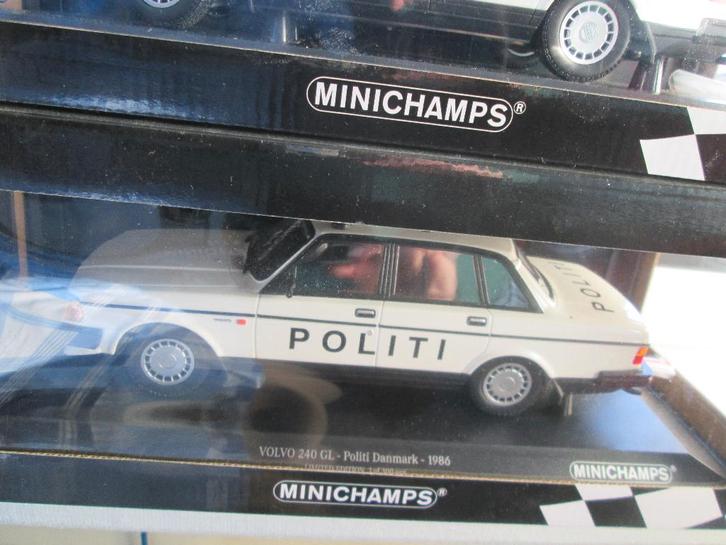 Volvo 240 GL Polizei Dänemark Limit 300 Minichamps 1:18, Hobby en Vrije tijd, Modelauto's | 1:18, Zo goed als nieuw, Auto, MiniChamps