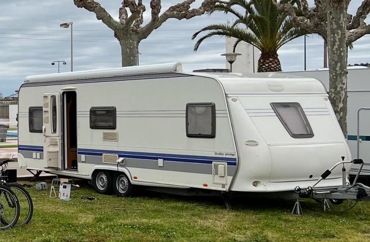 Hobby Prestige 650 UMFE 2009, Caravans en Kamperen, Caravans, Particulier, tot en met 5, 1500 - 2000 kg, Rondzit, Hobby, Vast bed