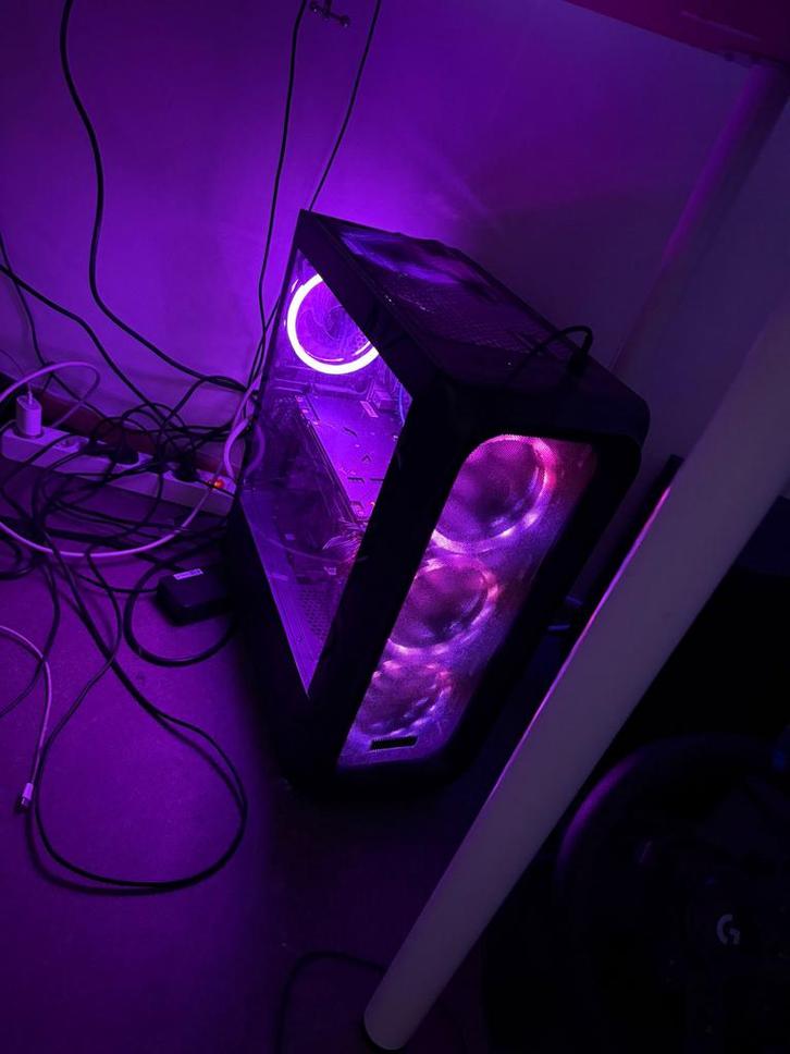 Gaming pc + stuur, Games en Spelcomputers, Games | Pc, Zo goed als nieuw, Ophalen