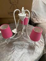 Kroonluchter, 3 lampenkappen, roze kleur, Huis en Inrichting, Lampen | Kroonluchters, Zo goed als nieuw, Ophalen