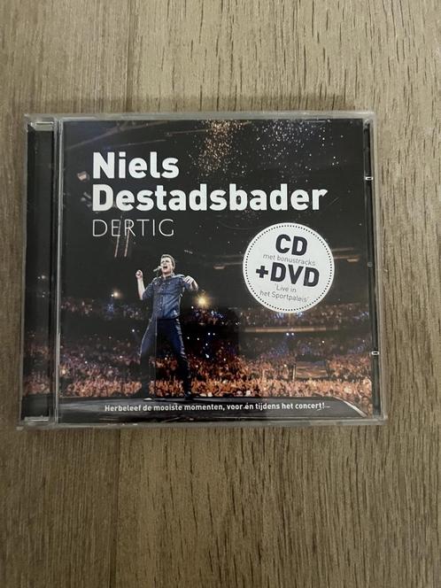CD + DVD Niels Destadsbader "DERTIG", CD & DVD, CD | Néerlandophone, Comme neuf, Enlèvement