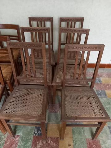 6 antieken stoelen met gaatjeszitting