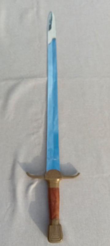 Kwalitatief zwaard in roestvrij staal en koper beschikbaar voor biedingen