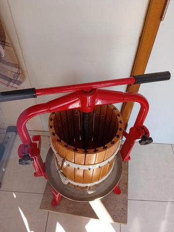 Alles om zelf wijn te maken of aperitief  beschikbaar voor biedingen