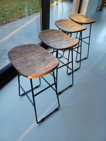 4 barstoelen kruk 65cm  beschikbaar voor biedingen