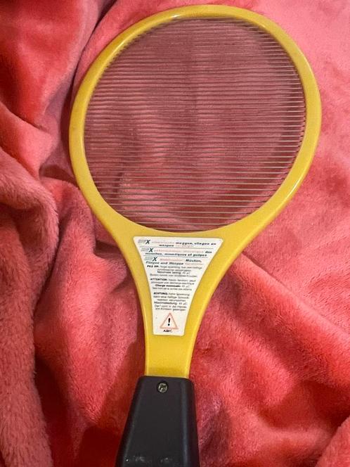 Elektrisch “tennisracket” tegen muggen en andere beestjes, Tuin en Terras, Overige Tuin en Terras, Ophalen of Verzenden
