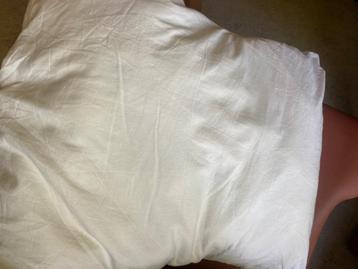 IKEA pillow and thin duvet with covers-almost new beschikbaar voor biedingen