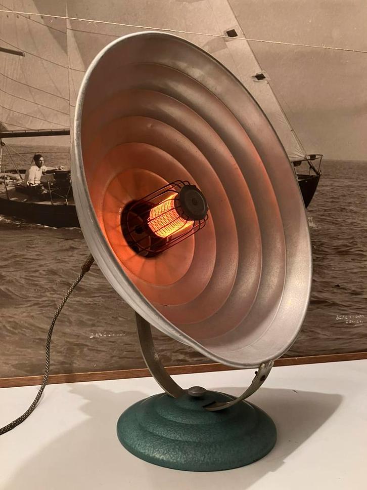 Vintage straalkachel op voet,  800W, Antiek en Kunst, Curiosa en Brocante, Ophalen of Verzenden