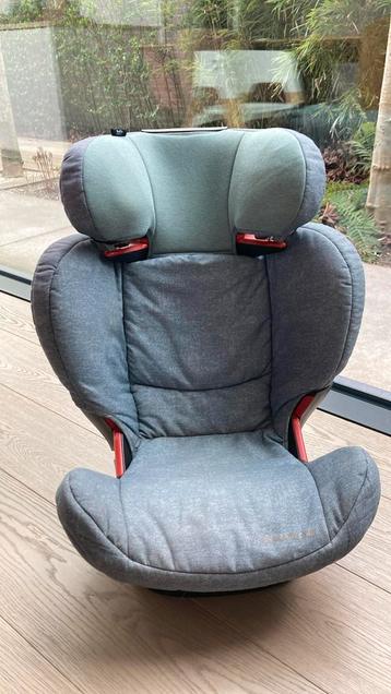 Maxi cosy rodifix  beschikbaar voor biedingen