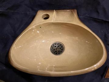 KLEINE VINTAGE LAVABO MET INSCRIPIE A V H 10/12 - 70'S ? NEW beschikbaar voor biedingen