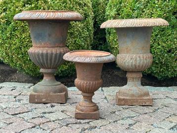 gietijzeren tuinvazen - hoogte 36 cm - 34 cm - 23 cm beschikbaar voor biedingen