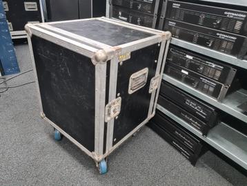 FLIGHTCASE sur roulettes 12 HE 19 pouces     disponible aux enchères