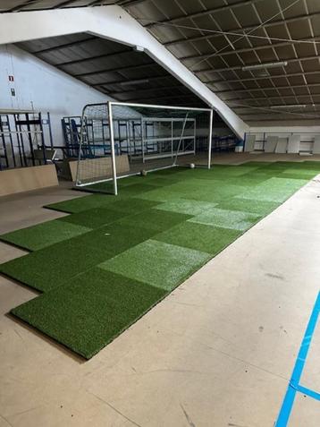 20 grasmat tegels 100x100cm beschikbaar voor biedingen