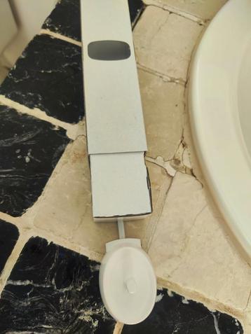 Chargeur brosse a dents  beschikbaar voor biedingen