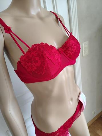 nieuw lingerie setje " vurig rood "  beschikbaar voor biedingen