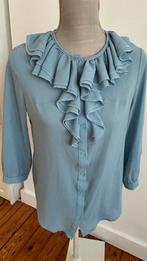 Blouse bleue douce à volants taille S/M - originale, Vêtements | Femmes, Blouses & Tuniques, Enlèvement ou Envoi, Comme neuf, Taille 36 (S)