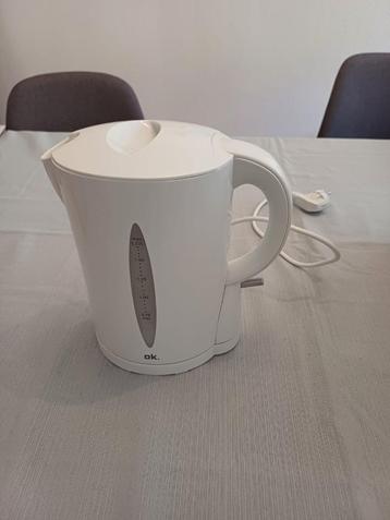 Witte waterkoker beschikbaar voor biedingen
