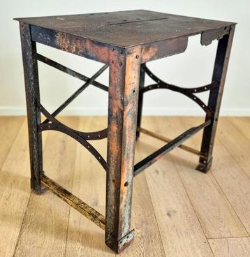 Kleine Metalen Werkbank Werktafel beschikbaar voor biedingen