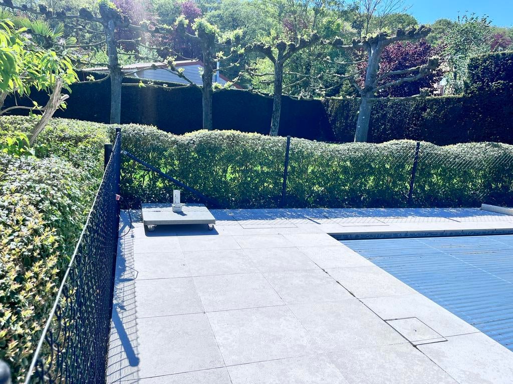 Zwarte metalen omheining + 2 poortjes, Ophalen, Zo goed als nieuw