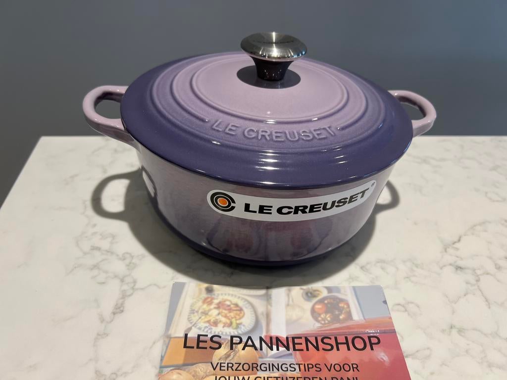 Le Creuset Bleu Berry Violet neuf 20 cm, Neuf, Enlèvement ou Envoi, Poêle à frire ou Sauteuse, Plaque céramique