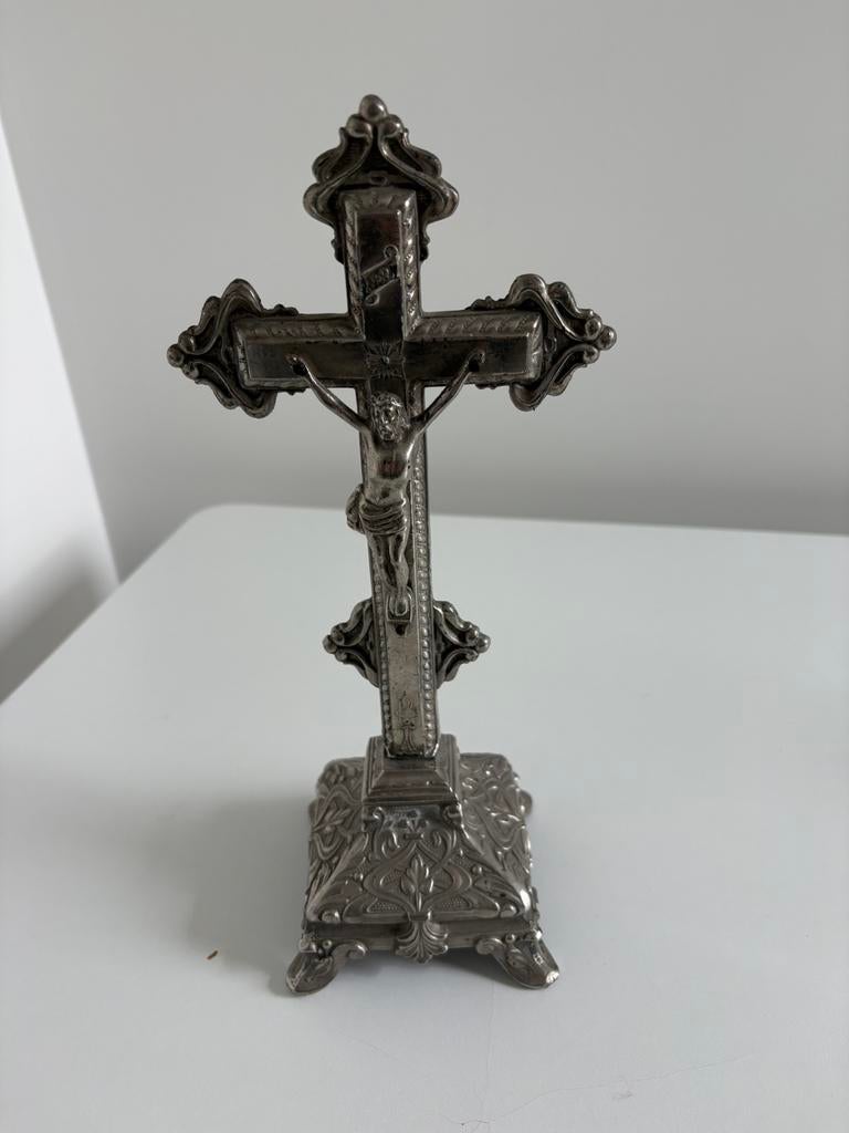 Antiek Staand Kruisbeeld - Verzilverd Metaal - Neogotische, Ophalen of Verzenden