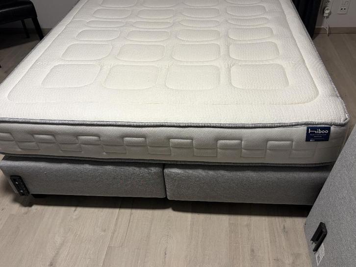 Boxspring VELDA 160200 + matelas Hiboo Premioo ferme, Maison & Meubles, Chambre à coucher | Linge de lit, Neuf, Gris, Enlèvement