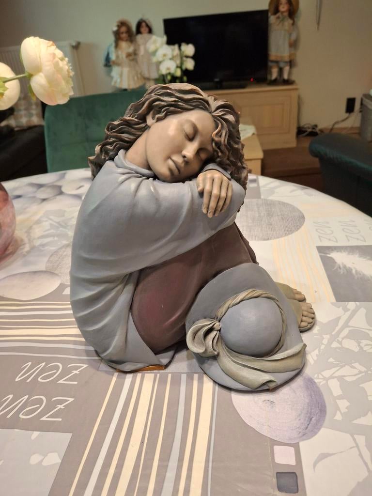 Zeer mooi Elisa beeld, Ophalen