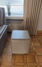 Lederen poef met wieltjes 43 x 43 x 49H - taupe, Ophalen, Minder dan 50 cm, Zo goed als nieuw, Minder dan 50 cm