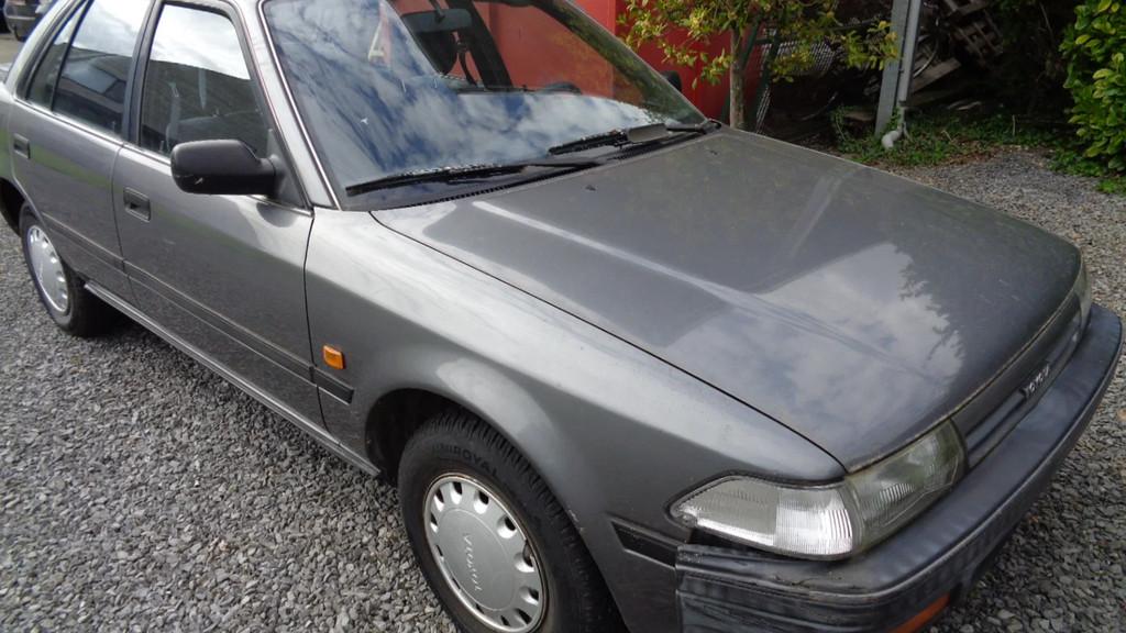 Toyota Carina (bj 1989), Auto's, Oldtimers, 4 deurs, Stof, 1600 cc, Grijs