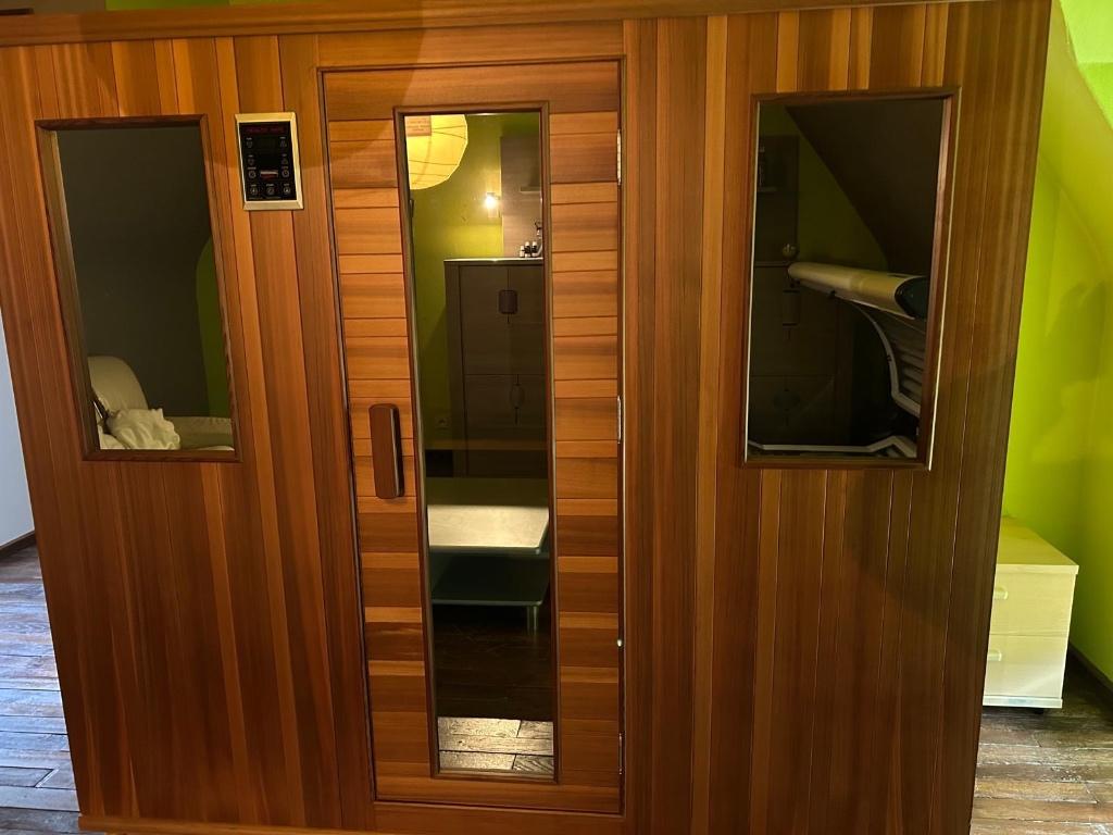 HEALTH MATE Infraroodcabine HM-NSE-5-Deluxe, Sport en Fitness, Sauna, Zo goed als nieuw, Complete sauna, Infrarood, Ophalen