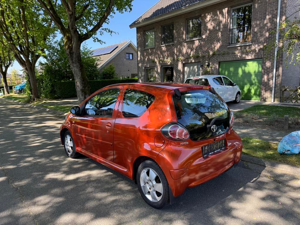 TOYOTA AYGO 1.0i ORANGE EDITION GEKEURD FACELIFT AIRCO ✅, Autos, Toyota, Euro 5, Achat, 998 cm³, Entreprise
