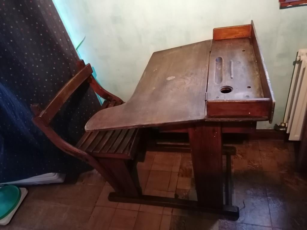 Petit bureau d'enfant., Enlèvement
