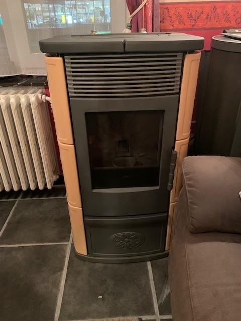 poele a pellet edilkamin 8 kw, Doe-het-zelf en Bouw, Verwarming en Radiatoren, Zo goed als nieuw, Kachel, Ophalen