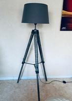 Lampadaire lampe de sol trepied à poser, Maison & Meubles, Enlèvement, Comme neuf, Bois, 100 à 150 cm