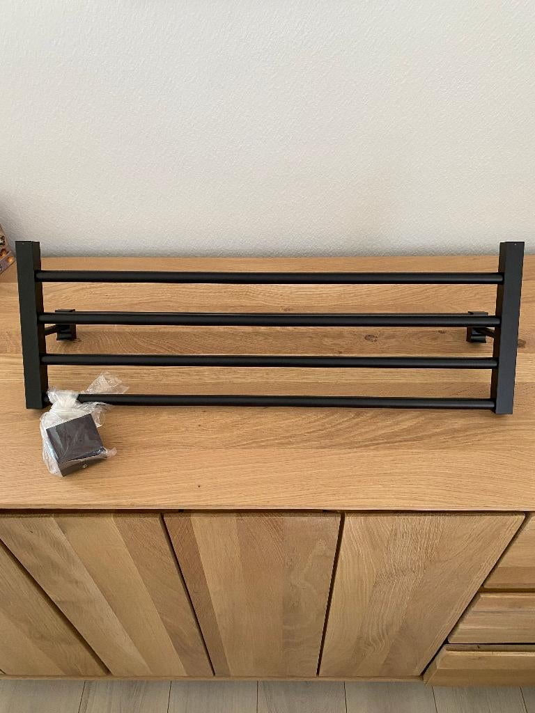 QUVIO - Handdoekrek, Huis en Inrichting, Badkamer | Badtextiel en Accessoires, Zo goed als nieuw, Handdoekenrek, Zwart, Ophalen